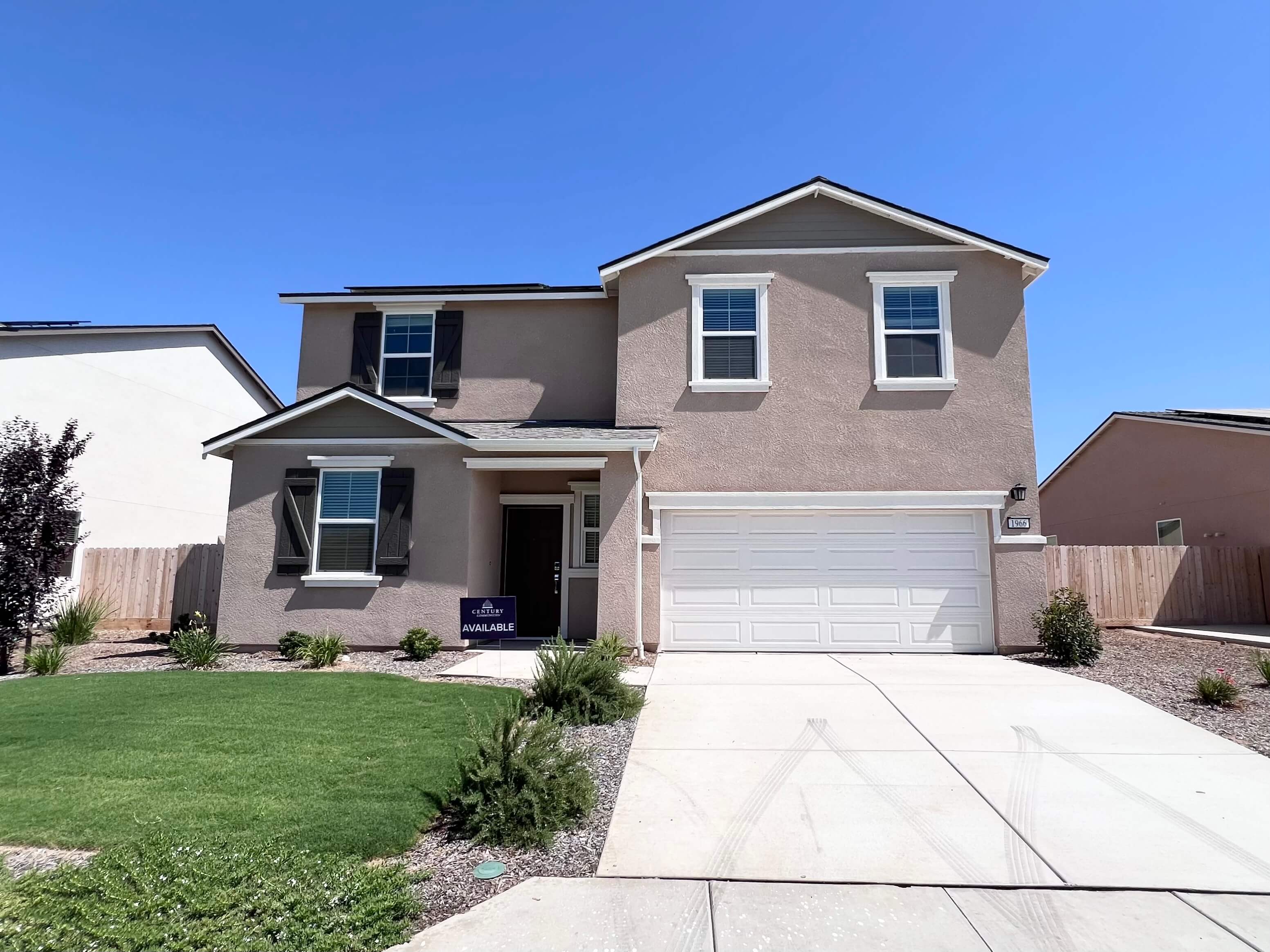 0164 1966 E August Ave