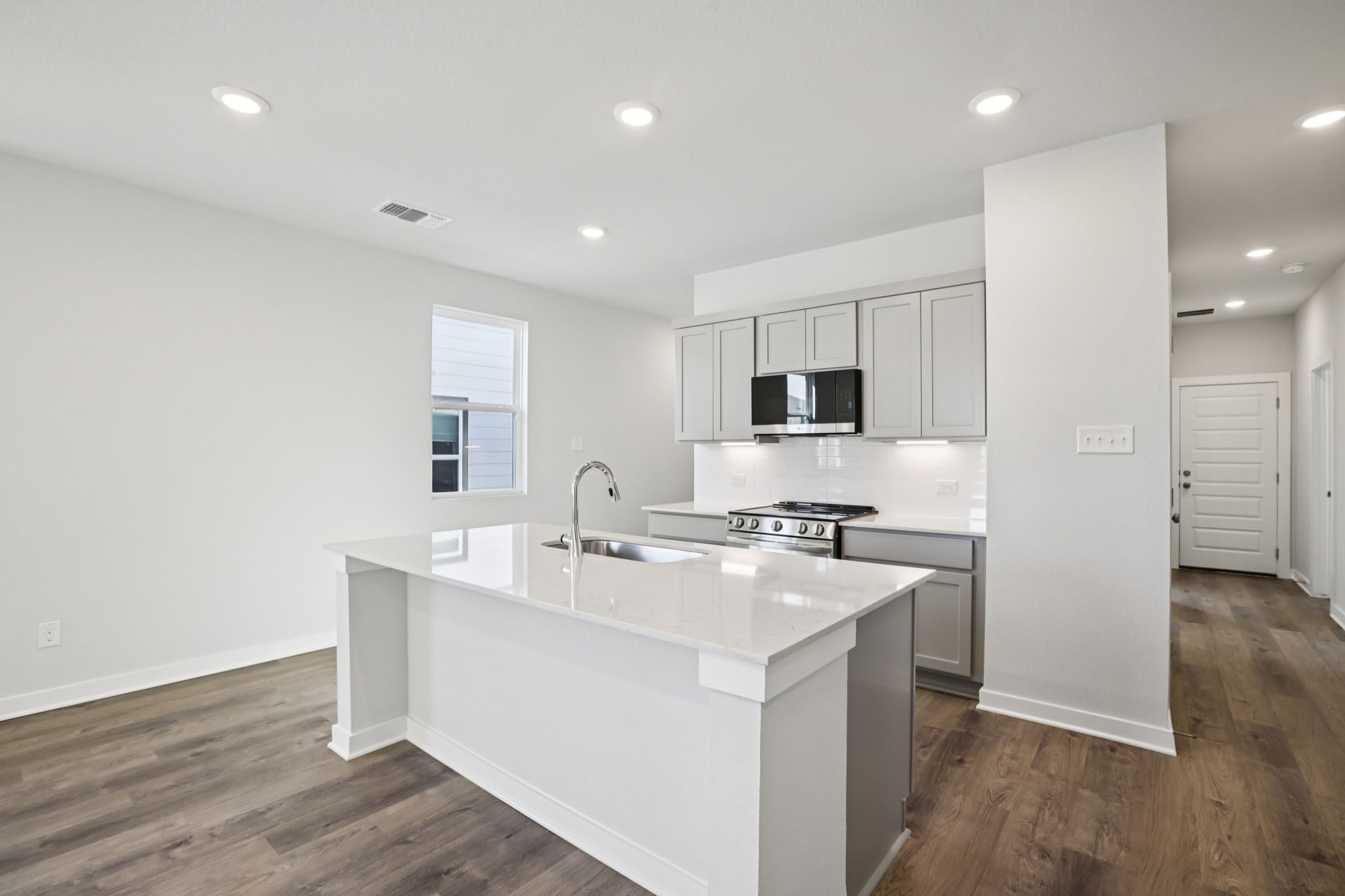 A kitchen with white cabinets.