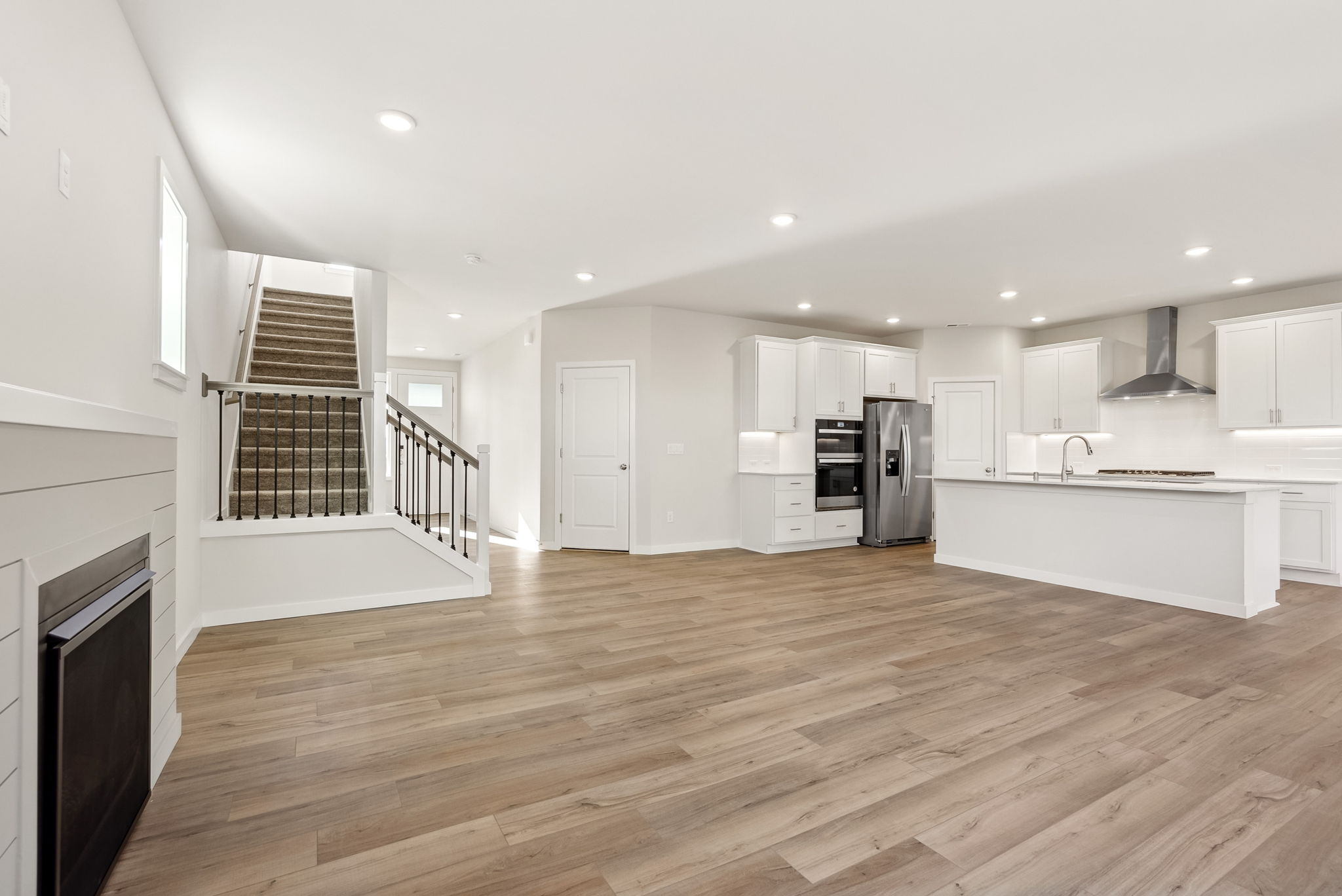 A kitchen with white cabinets.