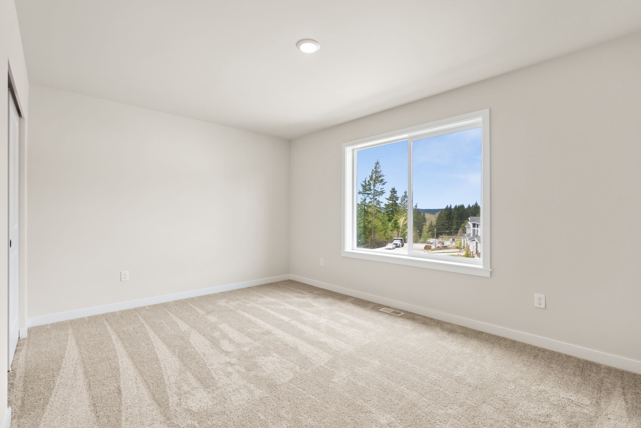 A room with a window and a carpet.